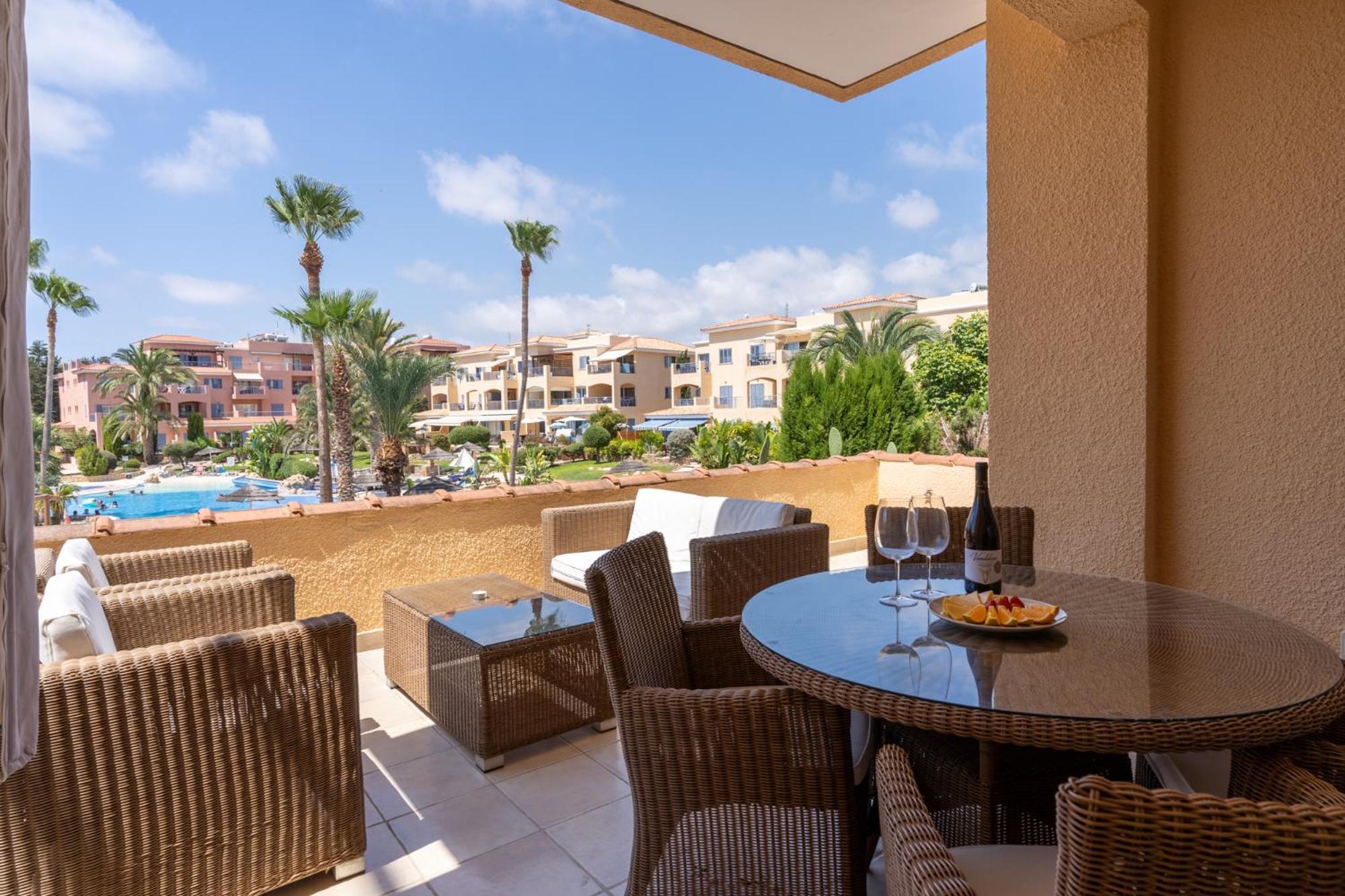 Tropical Paradise In Harbour Paphos, Central & Close To Beach Exterior foto